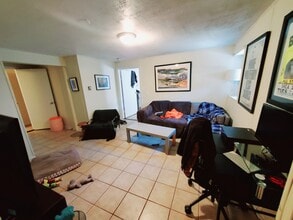 9 Algonquin Ave, Unit L in Stamford, CT - Foto de edificio - Building Photo