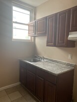 559 Bond St, Unit 1R