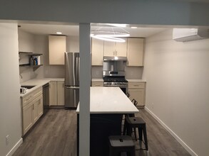 2524 Dupont Ave S in Minneapolis, MN - Building Photo - Building Photo