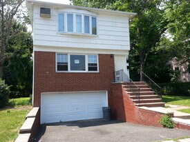 7 Brookwood St, Unit 2nd floor in East Orange, NJ - Building Photo