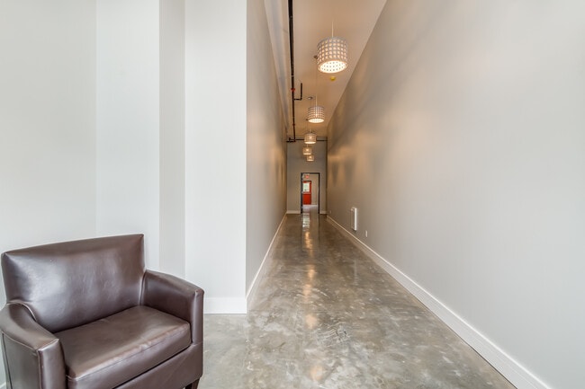 2750 Lafayette Ave, Unit 205 in St. Louis, MO - Building Photo - Building Photo