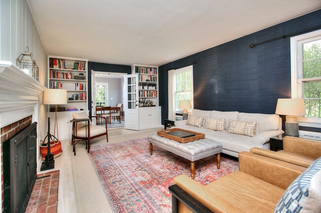 11 Treadwell Ave in Westport, CT - Building Photo - Building Photo