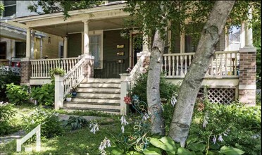 1049 Spaight St, Unit Apartment 3 in Madison, WI - Foto de edificio - Building Photo