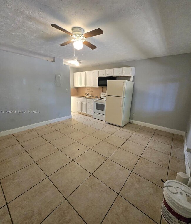 3981 SW 12th Pl in Fort Lauderdale, FL - Building Photo - Building Photo