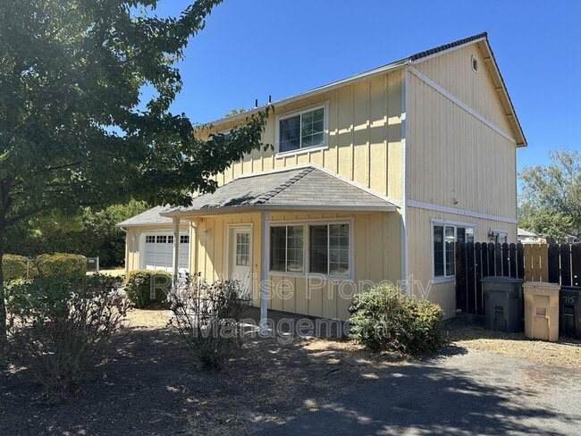 property at 715 SW Laurel St