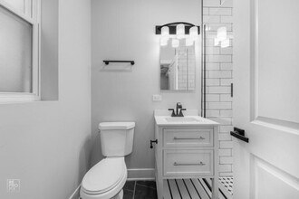 2317 W Taylor St in Chicago, IL - Building Photo - Building Photo