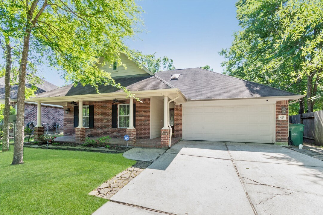 255 Genesee Ridge Ct in Conroe, TX - Building Photo