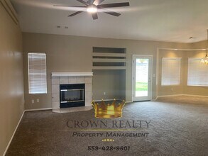 2744 W Ceres Ct in Visalia, CA - Building Photo - Building Photo