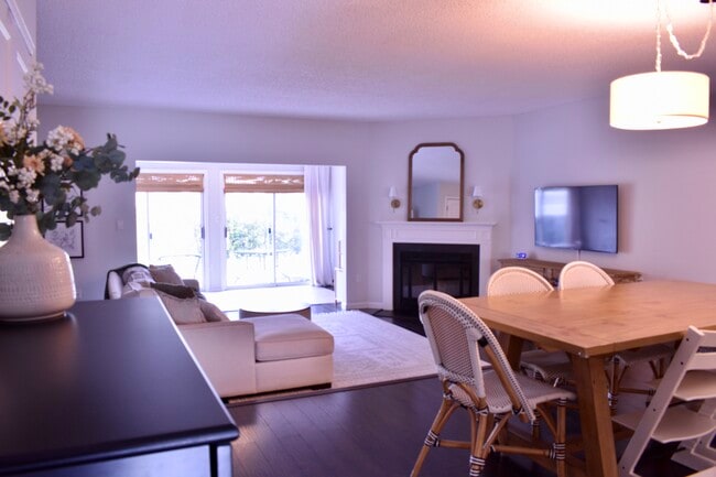 3 Preakness Ct in Tinton Falls, NJ - Foto de edificio - Building Photo