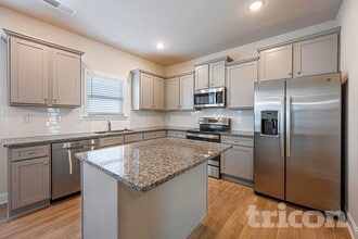 501 Slyfox Ln in Holly Springs, GA - Building Photo - Building Photo