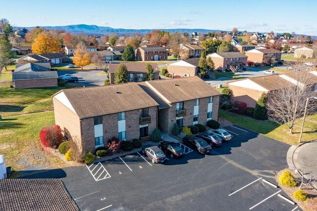 1624 Buttonwood Ct in Harrisonburg, VA - Building Photo - Building Photo