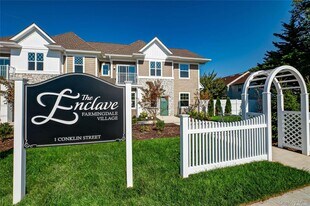 1 Conklin St in Farmingdale, NY - Building Photo