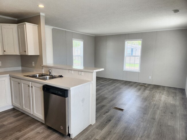 85 W Arizona in Belleville, MI - Building Photo - Building Photo