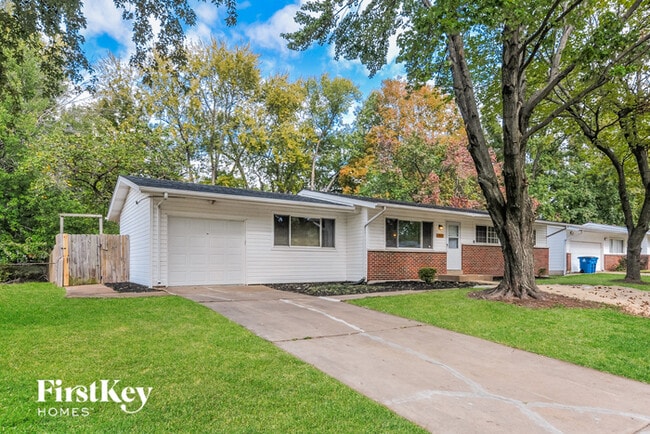 1021 Briarbrae Dr in St. Louis, MO - Building Photo - Building Photo