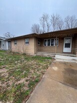 1608 Edgemoor Dr in El Dorado, KS - Building Photo