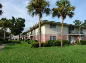 Town & Lake Garden Apartment in Sanford, FL - Building Photo - Building Photo