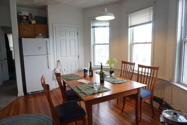 58 Mansfield St, Unit 3 in Boston, MA - Foto de edificio - Building Photo