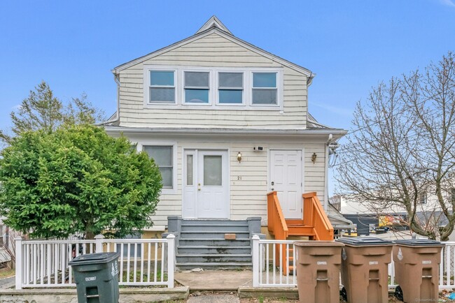 21 Cerretta St in Stamford, CT - Building Photo - Building Photo