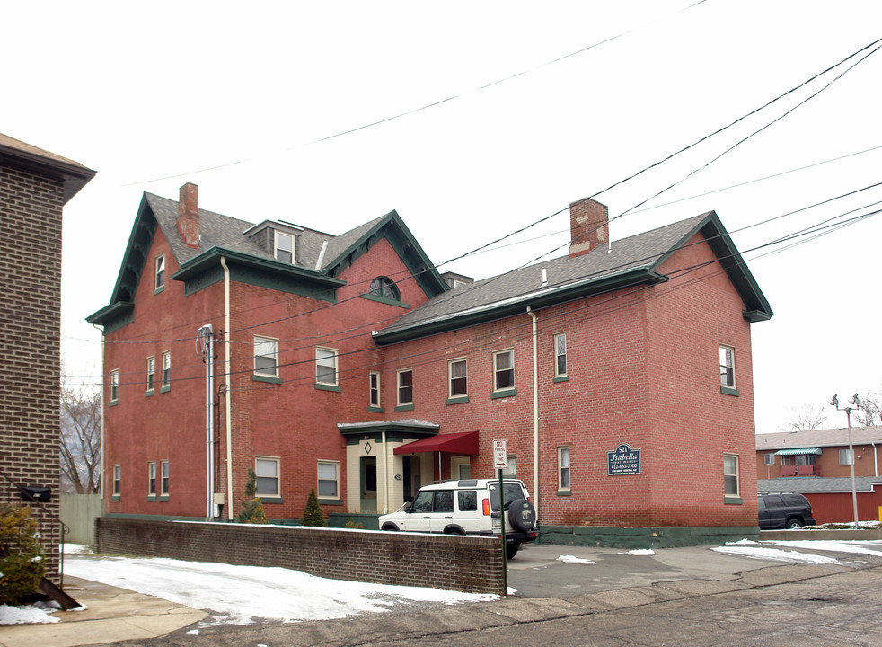 Isabella Apartments in Oakmont, PA - Building Photo