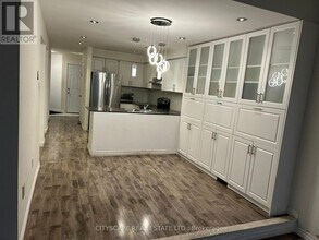 11 Trammell Ln in Brampton, ON - Building Photo - Building Photo