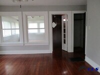 503 Hulman St photo'