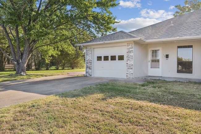 110 Lee St in Farmersville, TX - Building Photo - Building Photo