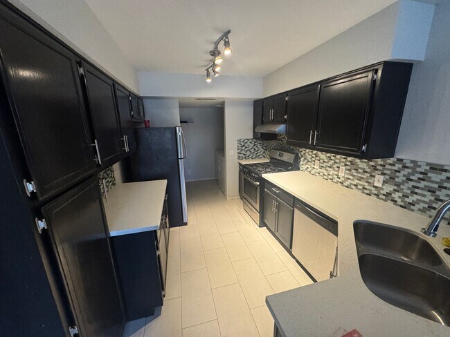 2824 Crystal Lantern Dr in Henderson, NV - Building Photo - Building Photo