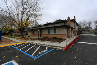 Glen Ellen Estates in Sacramento, CA - Foto de edificio - Building Photo