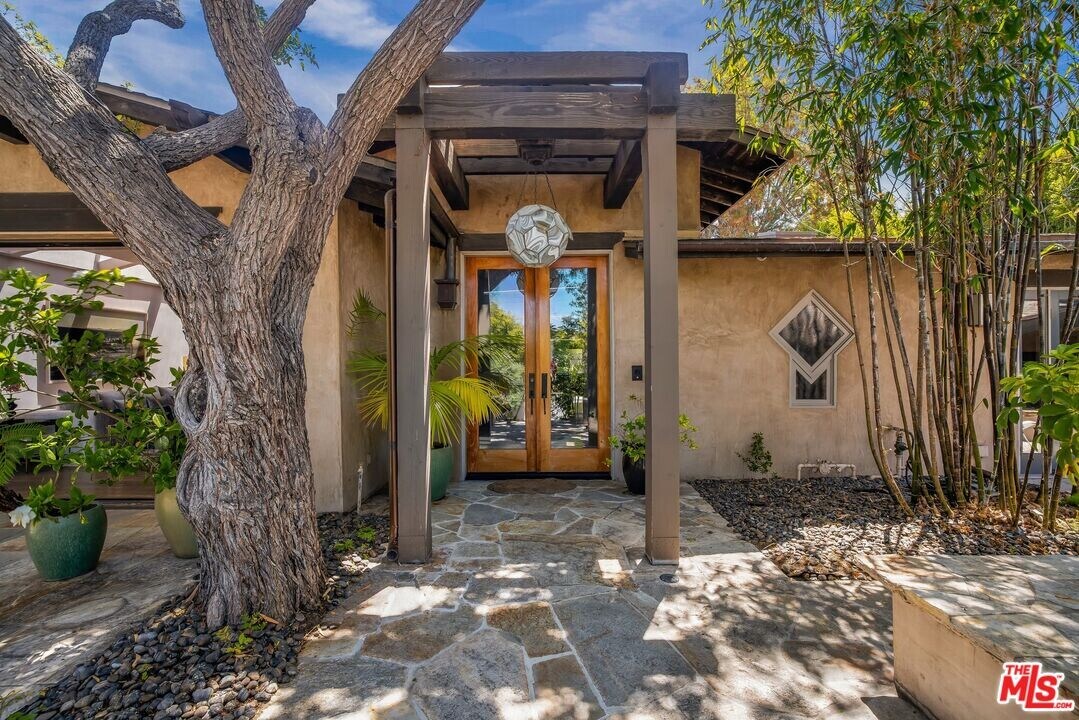 1424 Oriole Dr in Los Angeles, CA - Building Photo