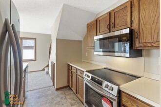 7928 Barbara Ave in Inver Grove Heights, MN - Building Photo - Building Photo