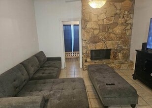 201 E Del Mar Blvd in Laredo, TX - Building Photo - Building Photo