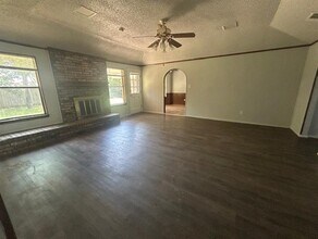 2106 Overbrook Dr in Arlington, TX - Building Photo - Building Photo