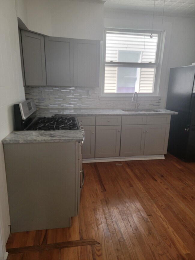 193 N 18th St in East Orange, NJ - Building Photo - Building Photo