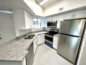 1948 Lake Atriums Cir-Unit -124 in Orlando, FL - Foto de edificio - Building Photo