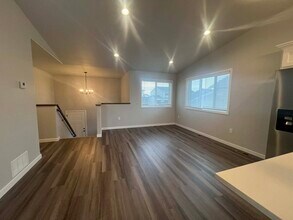 1311 Marlys Dr W in West Fargo, ND - Building Photo - Building Photo