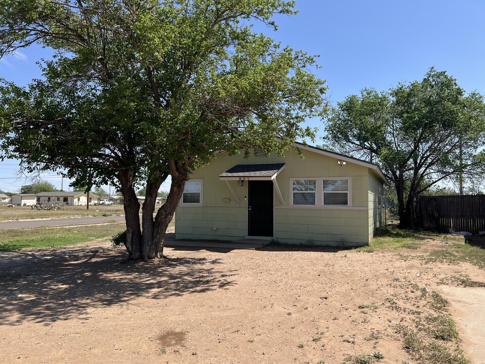 801 Vanda Ave in Lubbock, TX - Foto de edificio