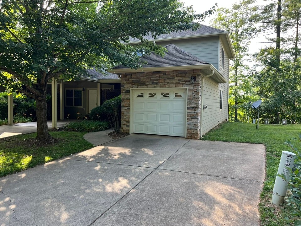 14 Pepperbrush Tr in Arden, NC - Building Photo