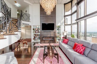 3350 McCue Rd in Houston, TX - Building Photo - Building Photo