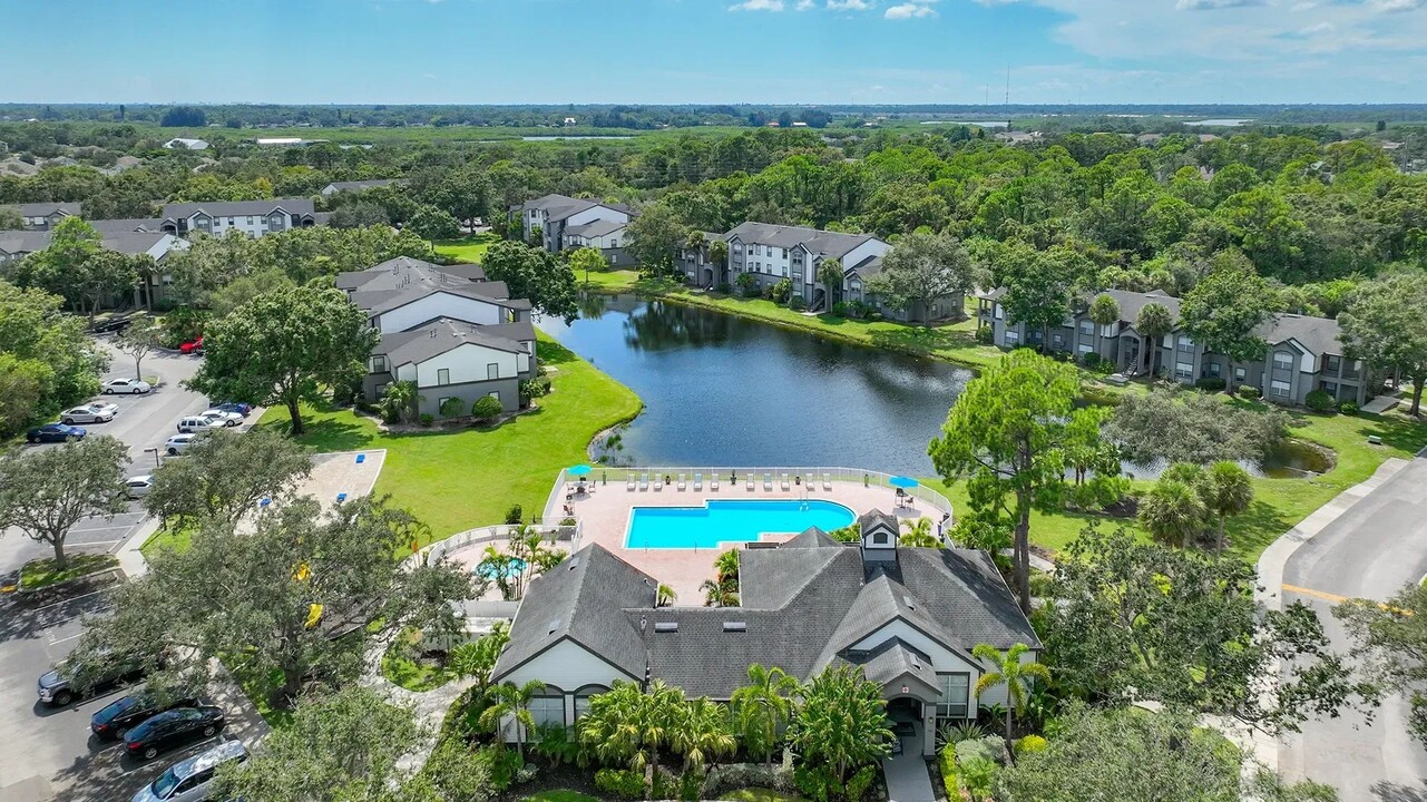 Eden Pointe in Bradenton, FL - Foto de edificio