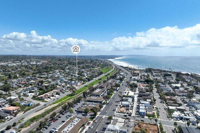 5 E H St in Encinitas, CA - Building Photo - Building Photo