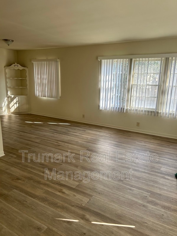 1451 E Broadway in Glendale, CA - Building Photo - Building Photo