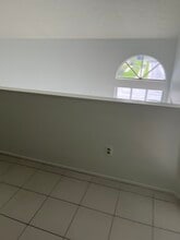 9477 Forest Hills Pl in Tampa, FL - Foto de edificio - Building Photo