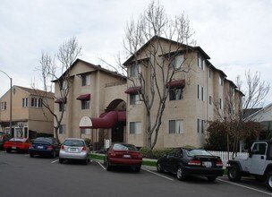 Golden Pacific Apartments in San Diego, CA - Building Photo - Building Photo