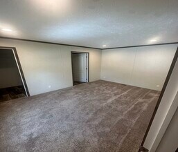 7519 Dorr St in Toledo, OH - Building Photo - Building Photo