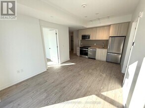 720 Whitlock Ave in Milton, ON - Building Photo - Building Photo