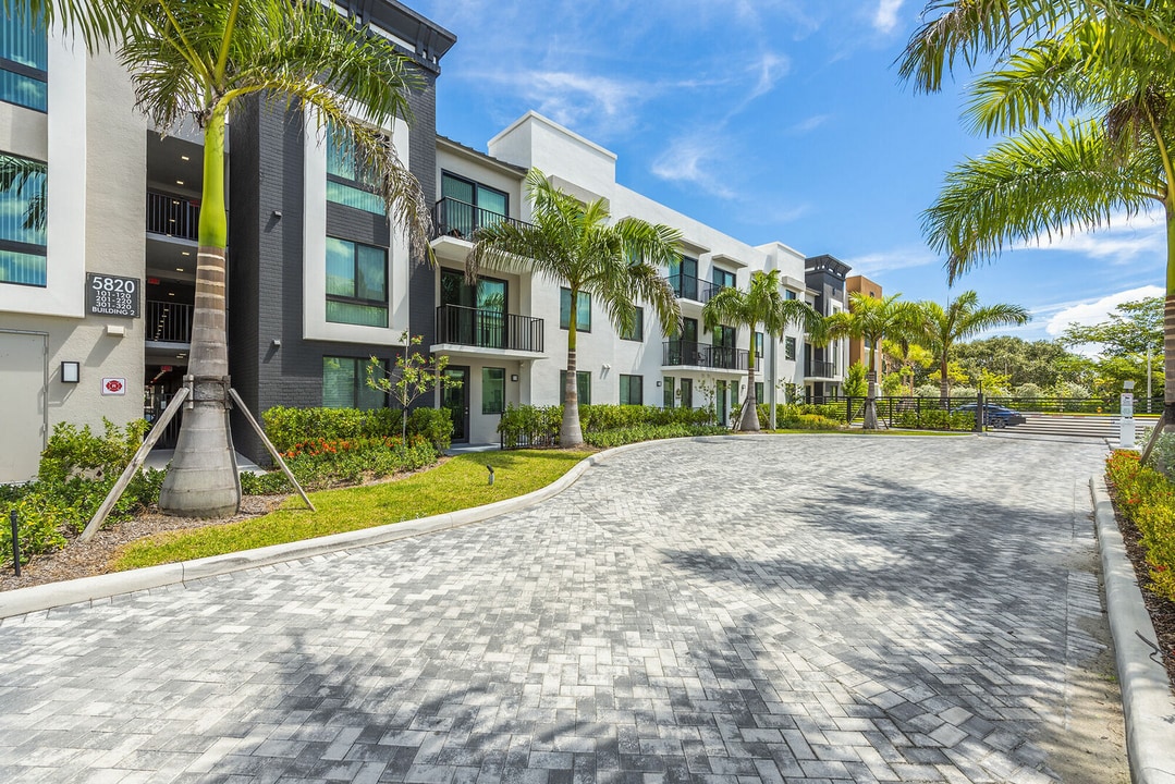 The Stellar Emerald Hills in Fort Lauderdale, FL - Building Photo