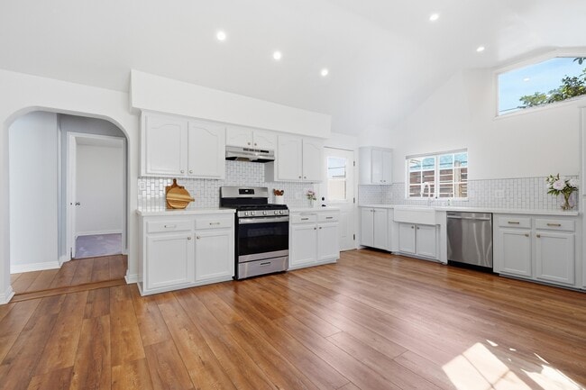 6120 Case Ave in North Hollywood, CA - Building Photo - Building Photo