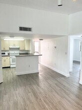 9995 Nob Hill Ln in Sunrise, FL - Building Photo - Building Photo