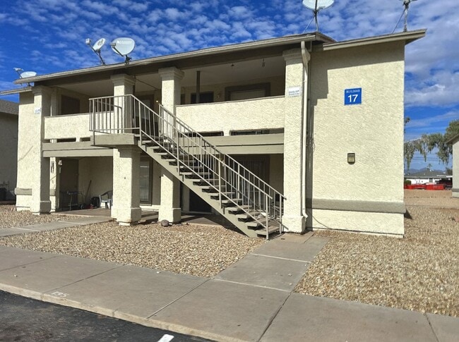 property at 465 W Ivyglen St