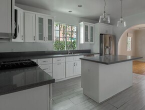 159 N Hamilton Dr in Beverly Hills, CA - Building Photo - Building Photo